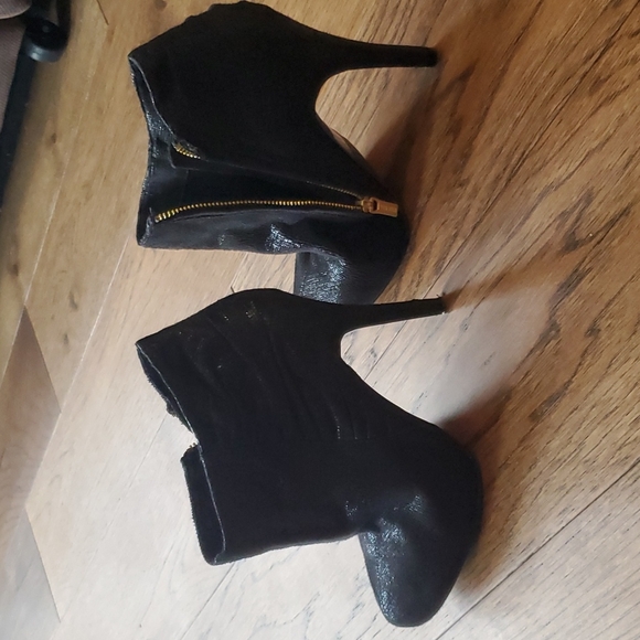 Colin Stuart black stiletto bootie..with some shine!! Used but great shape! - Picture 2 of 8